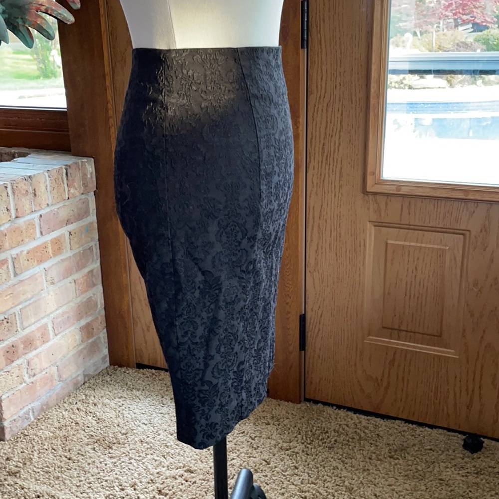 Wasson Women’s Black Flocked Pencil Skirt